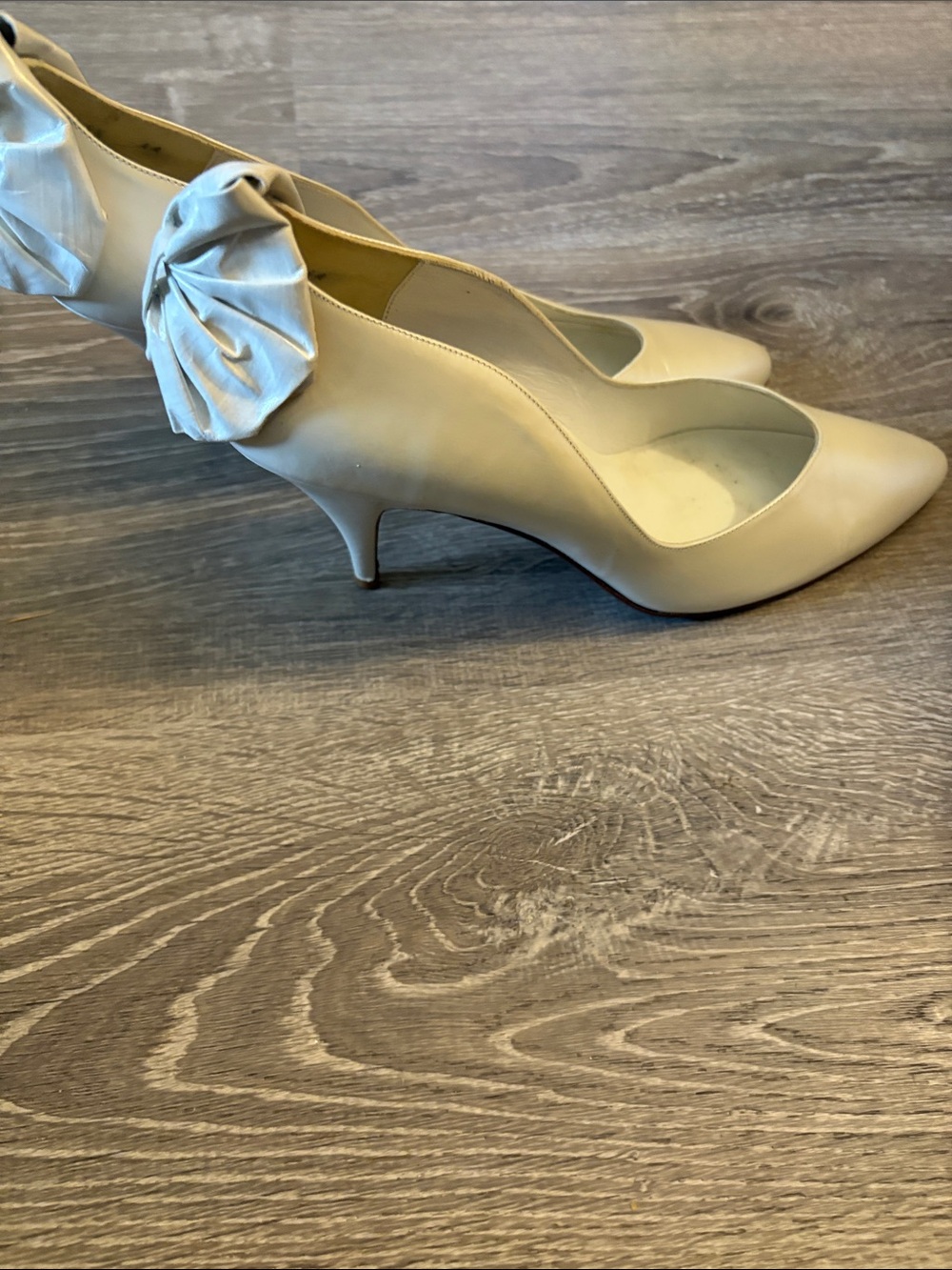Stuart Weitzman Cream All leather Pointed-Toe Bow Pumps